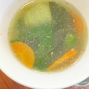 玉ねぎと小松菜と人参の中華スープ